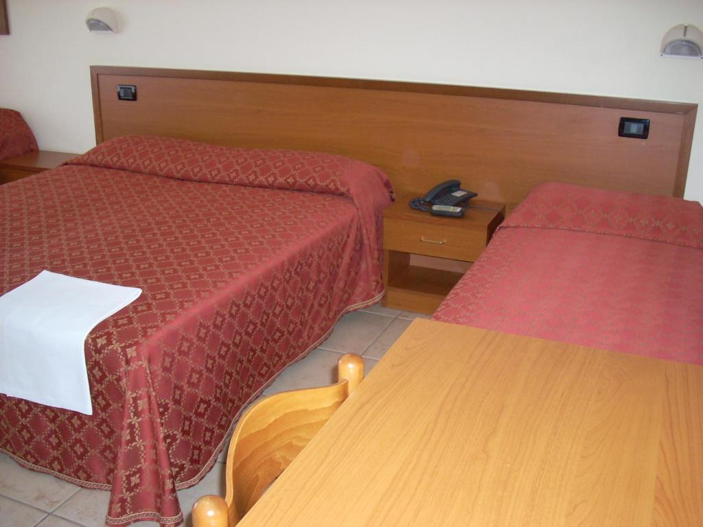 Hotel Margherita سان جيوفاني روتوندو الغرفة الصورة